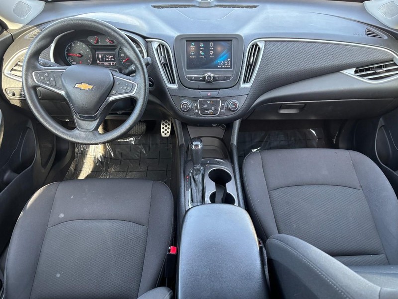 Chevrolet Malibu Vehicle Full-screen Gallery Image 11