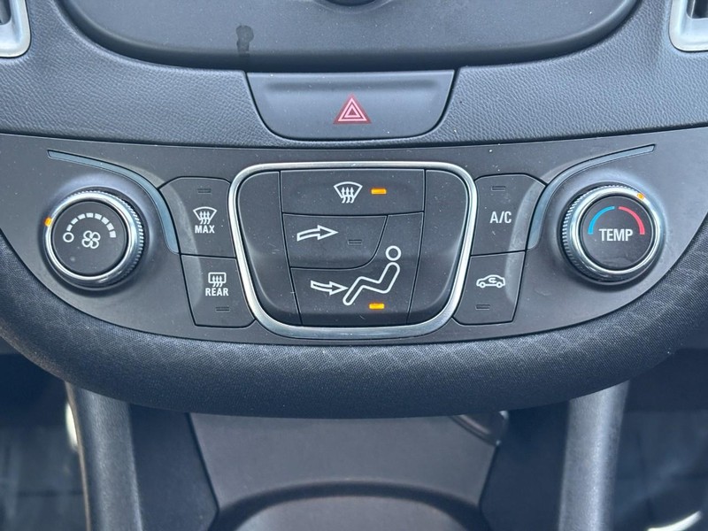 Chevrolet Malibu Vehicle Full-screen Gallery Image 14