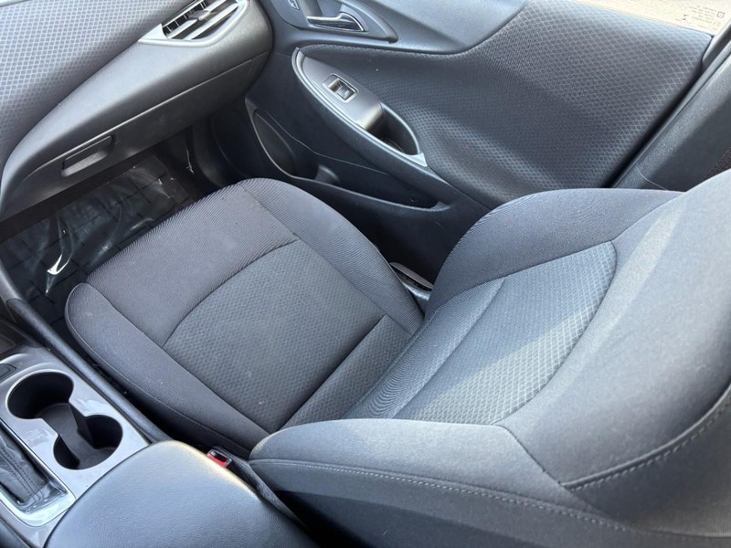 Chevrolet Malibu Vehicle Full-screen Gallery Image 15