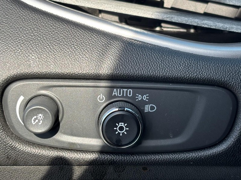 Chevrolet Malibu Vehicle Full-screen Gallery Image 16