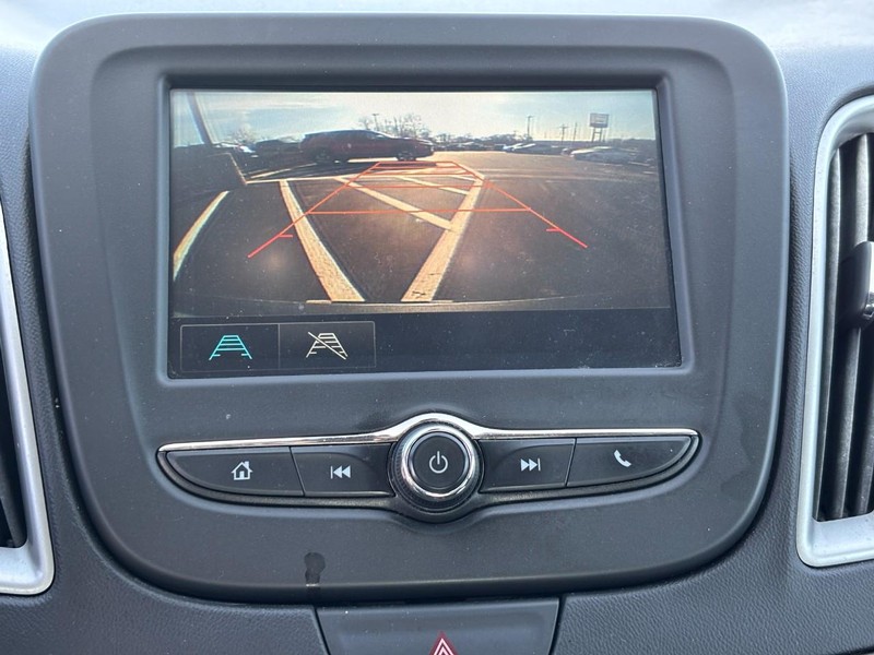 Chevrolet Malibu Vehicle Full-screen Gallery Image 21