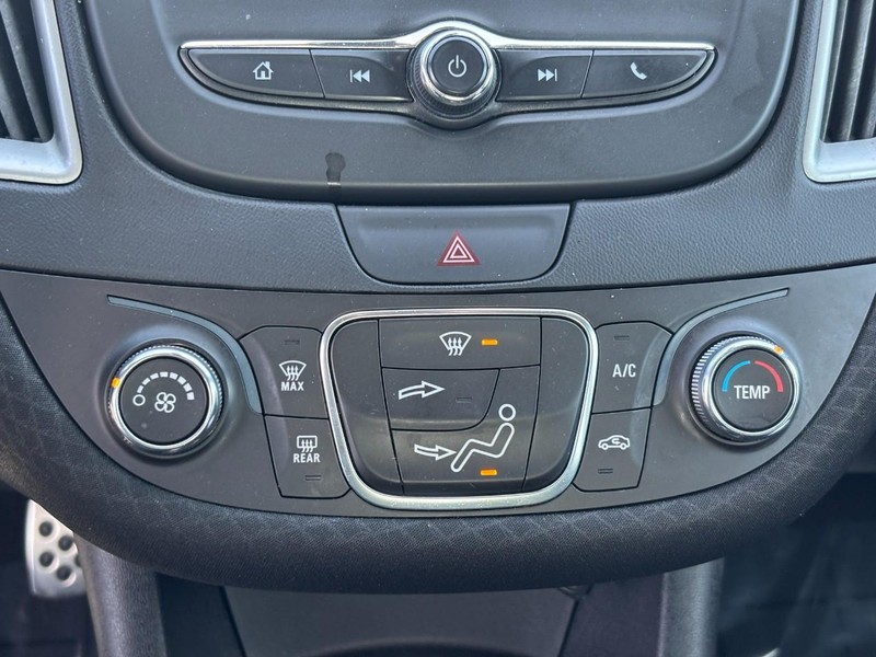 Chevrolet Malibu Vehicle Full-screen Gallery Image 22