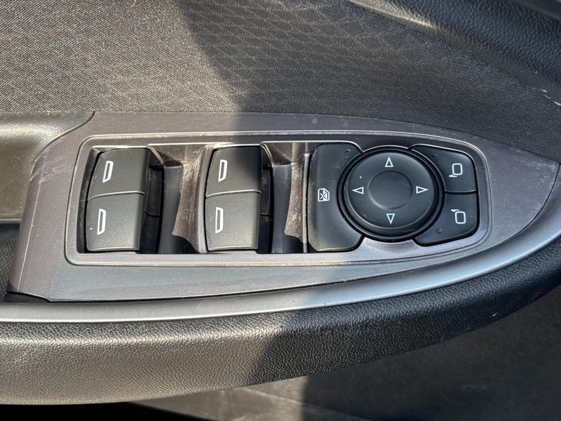 Chevrolet Malibu Vehicle Full-screen Gallery Image 23