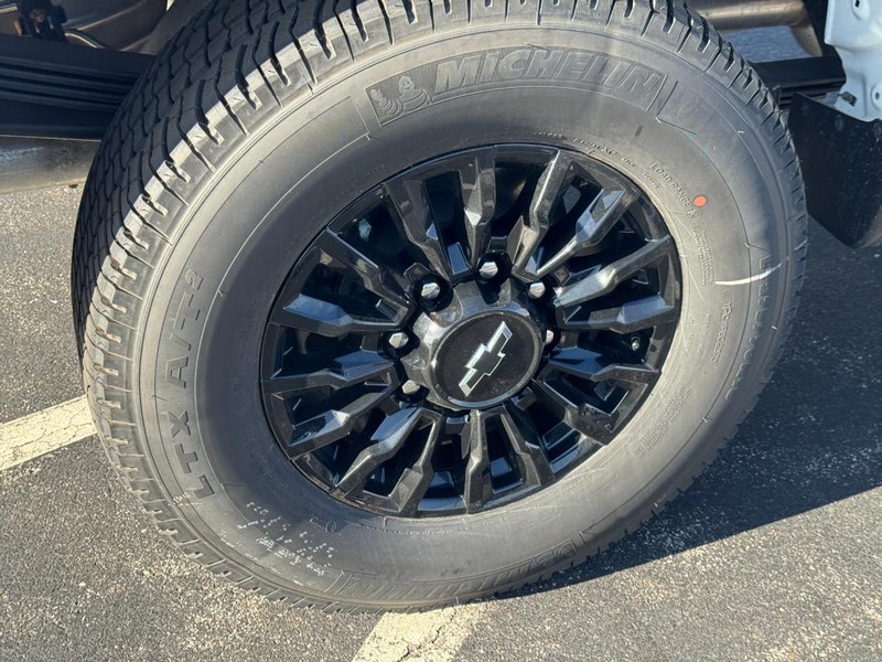 Chevrolet Silverado 2500HD Vehicle Image 05