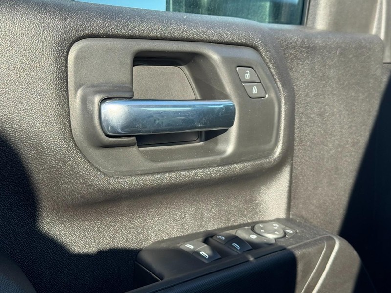 Chevrolet Silverado 2500HD Vehicle Image 12