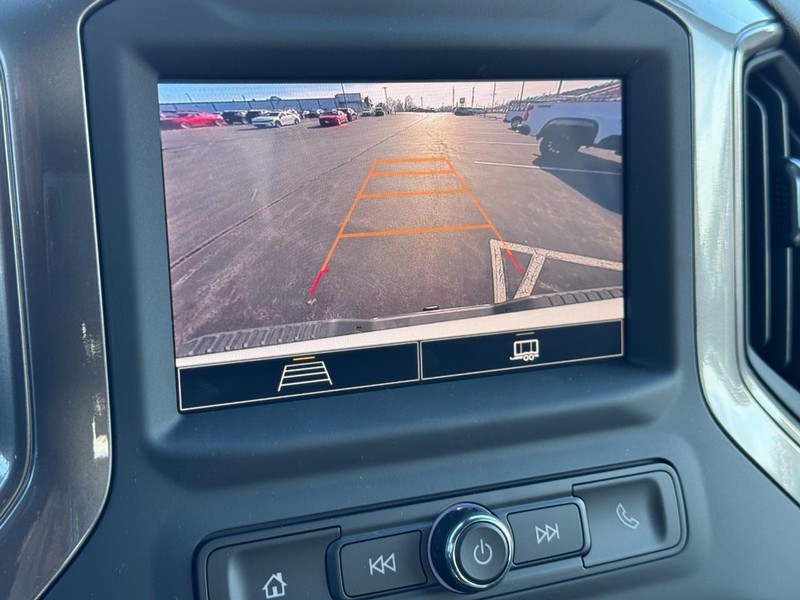 Chevrolet Silverado 2500HD Vehicle Image 15