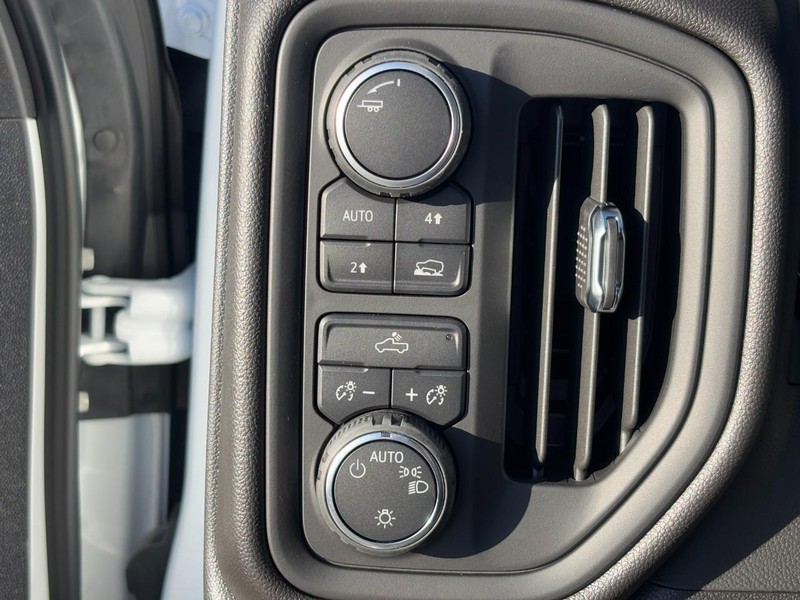 Chevrolet Silverado 1500 Vehicle Image 12