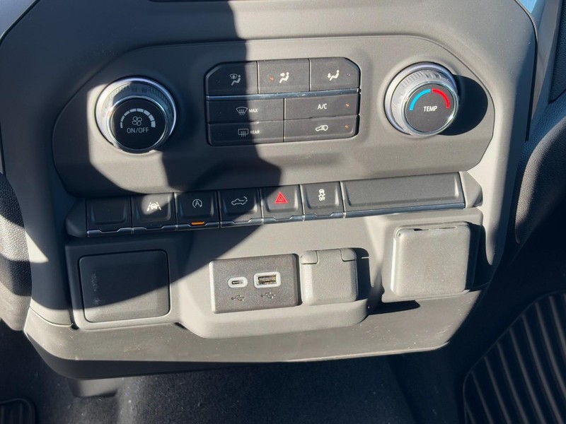 Chevrolet Silverado 1500 Vehicle Image 17