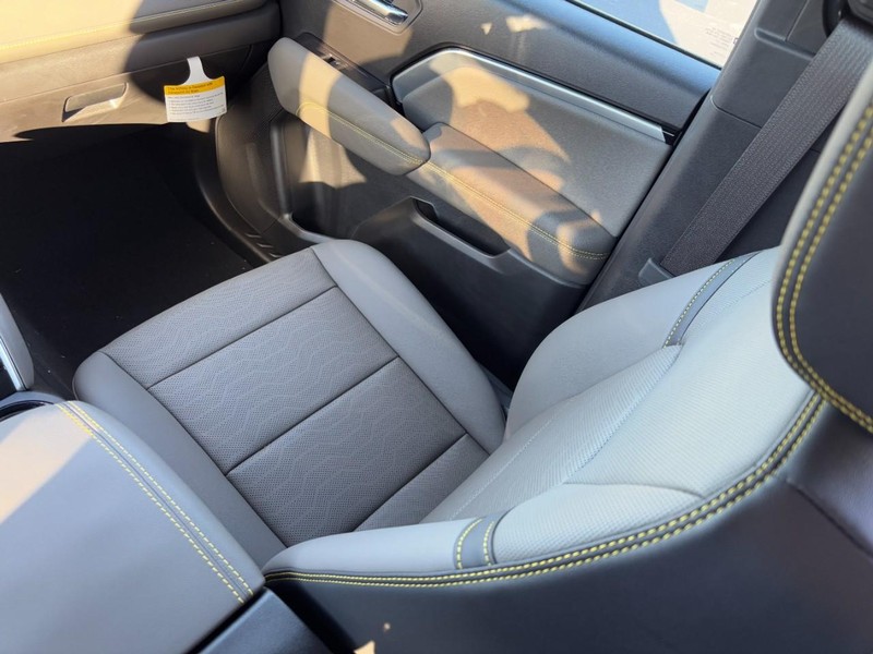 Chevrolet Colorado Vehicle Image 11