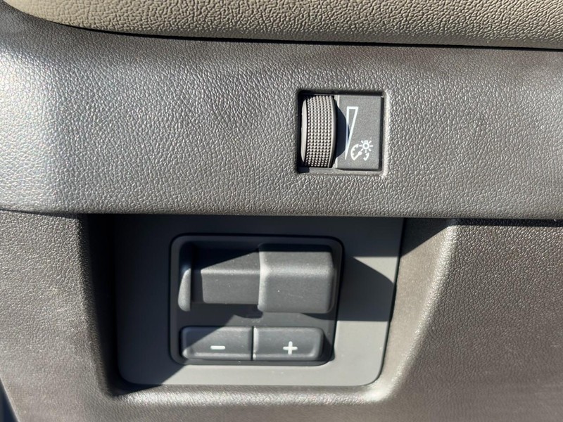 Chevrolet Colorado Vehicle Image 12