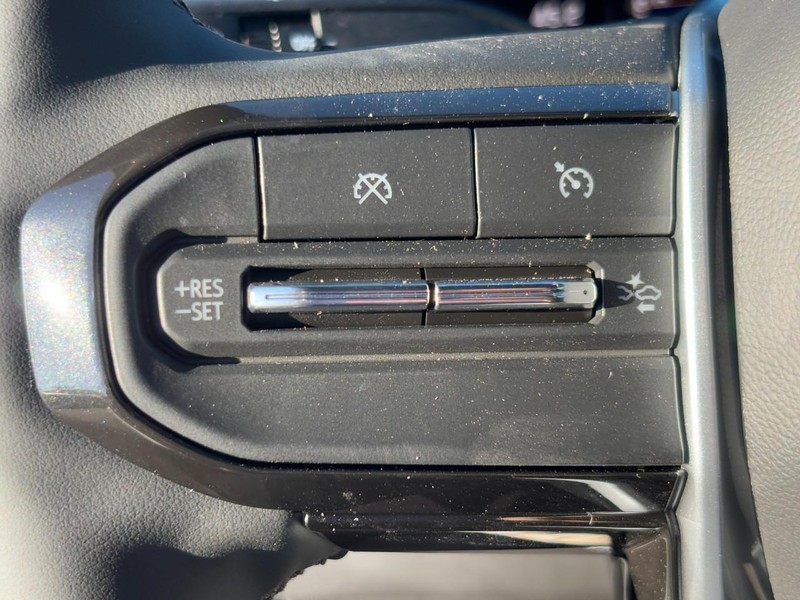 Chevrolet Colorado Vehicle Image 13