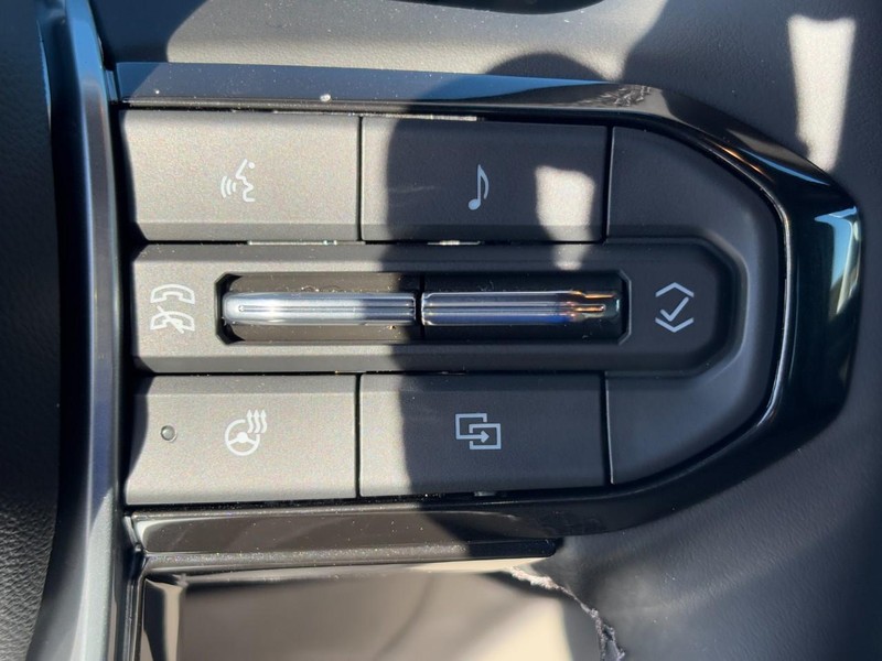 Chevrolet Colorado Vehicle Image 14