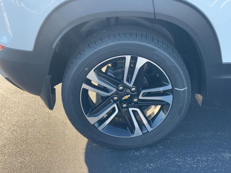 Chevrolet TrailBlazer Vehicle Image 05