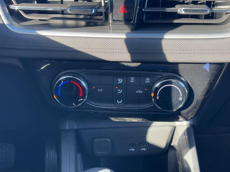 Chevrolet TrailBlazer Vehicle Image 10