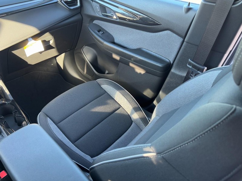 Chevrolet TrailBlazer Vehicle Image 11