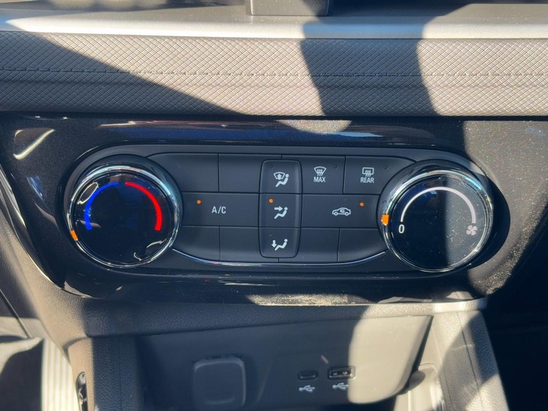 Chevrolet TrailBlazer Vehicle Image 18