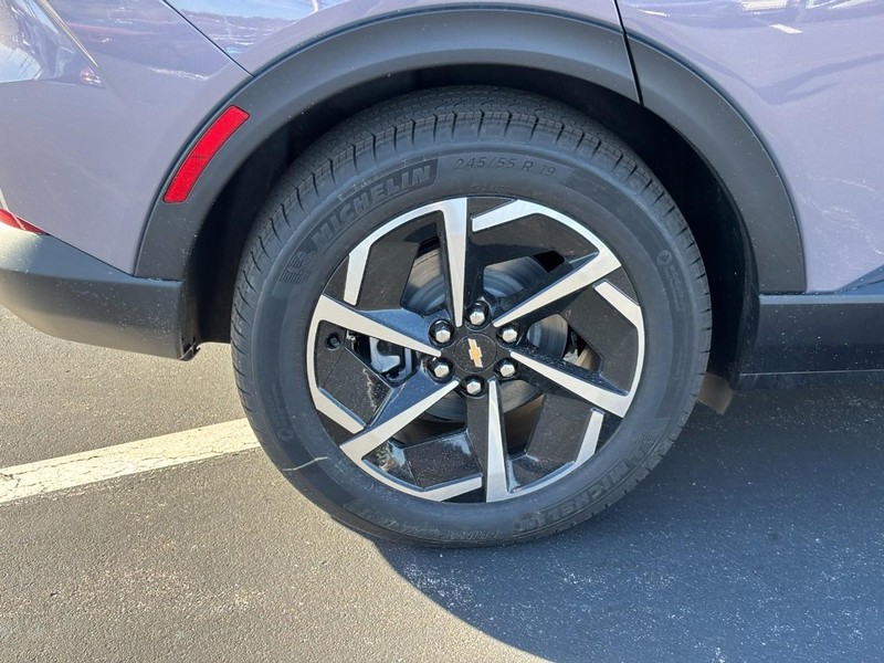 Chevrolet Equinox EV Vehicle Image 05