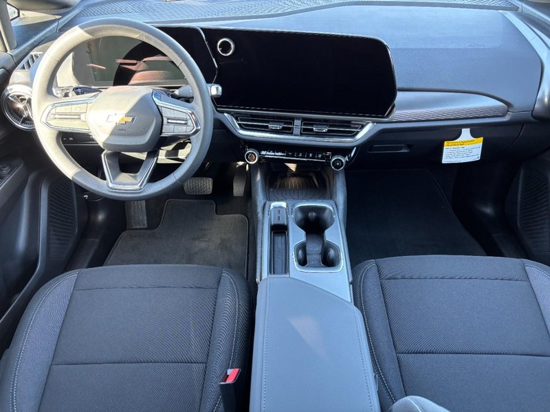 Chevrolet Equinox EV Vehicle Image 07