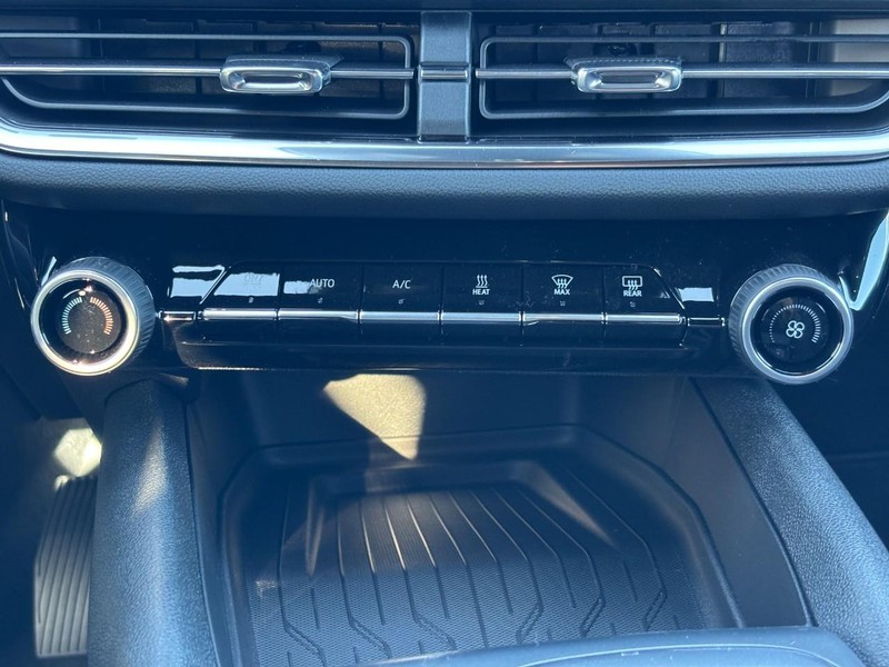 Chevrolet Equinox EV Vehicle Image 10