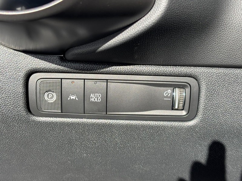 Chevrolet Equinox EV Vehicle Image 12