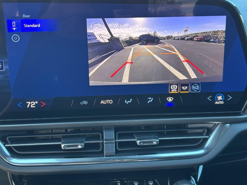 Chevrolet Equinox EV Vehicle Image 17