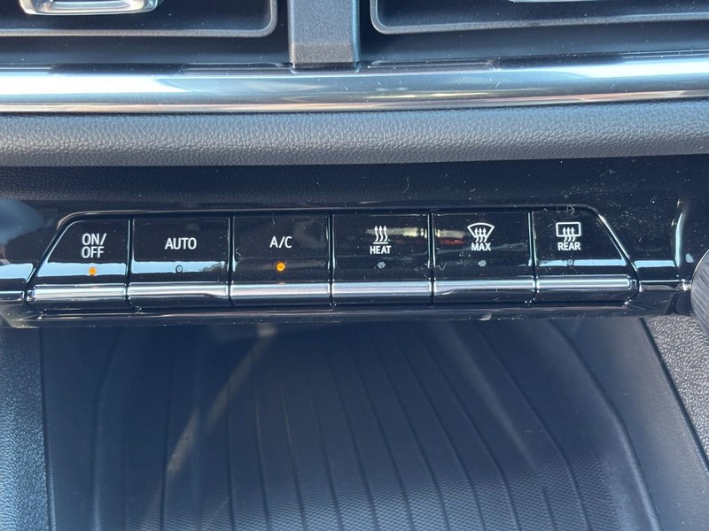 Chevrolet Equinox EV Vehicle Image 19