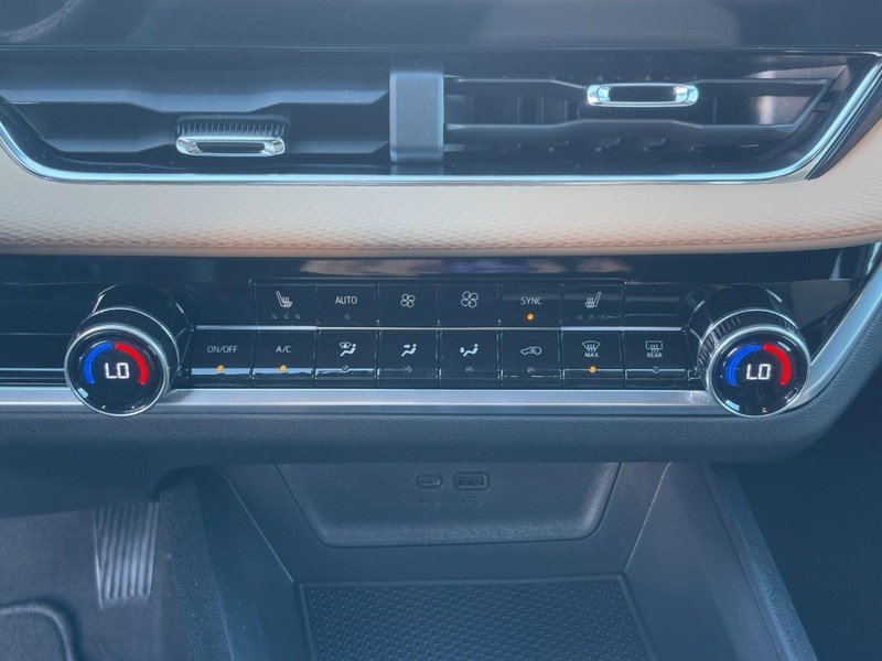 Chevrolet Equinox Vehicle Image 19