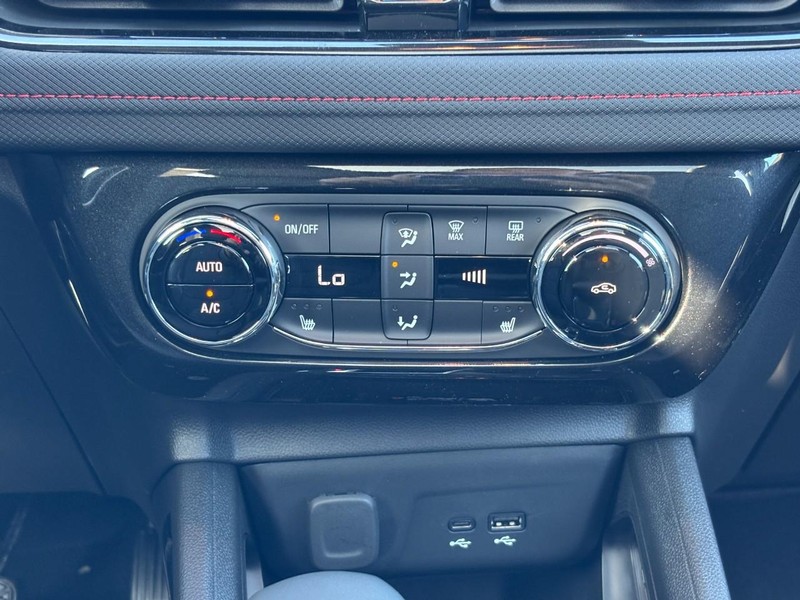 Chevrolet TrailBlazer Vehicle Image 10