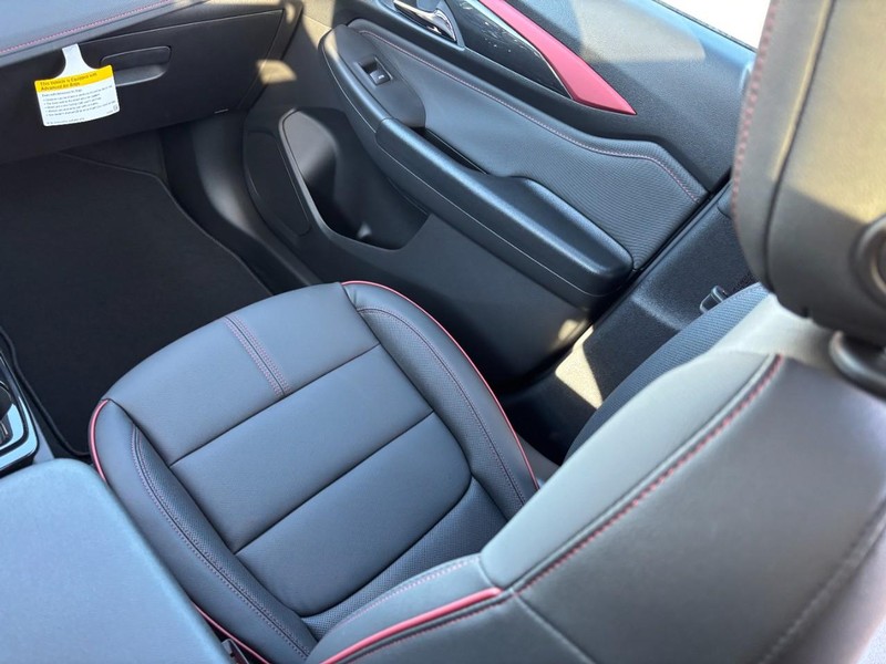 Chevrolet TrailBlazer Vehicle Image 11