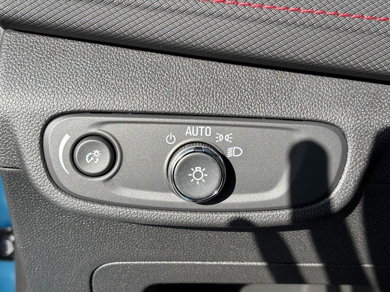 Chevrolet TrailBlazer Vehicle Image 12