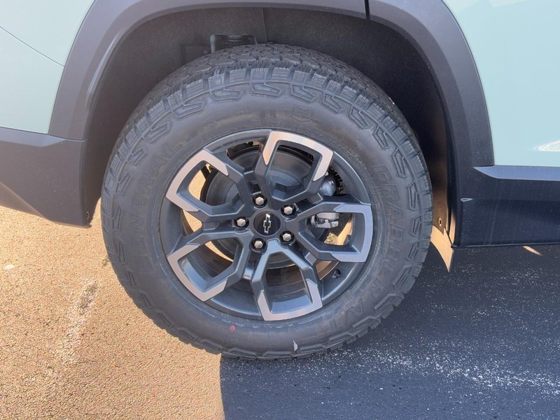 Chevrolet Equinox Vehicle Image 05