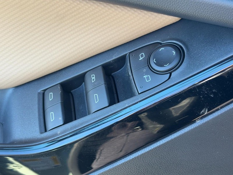 Chevrolet Equinox Vehicle Image 20