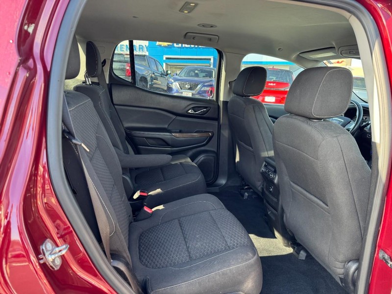 GMC Acadia Vehicle Image 10