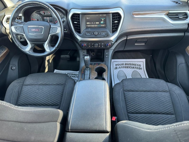 GMC Acadia Vehicle Image 11