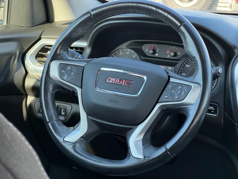 GMC Acadia Vehicle Image 12