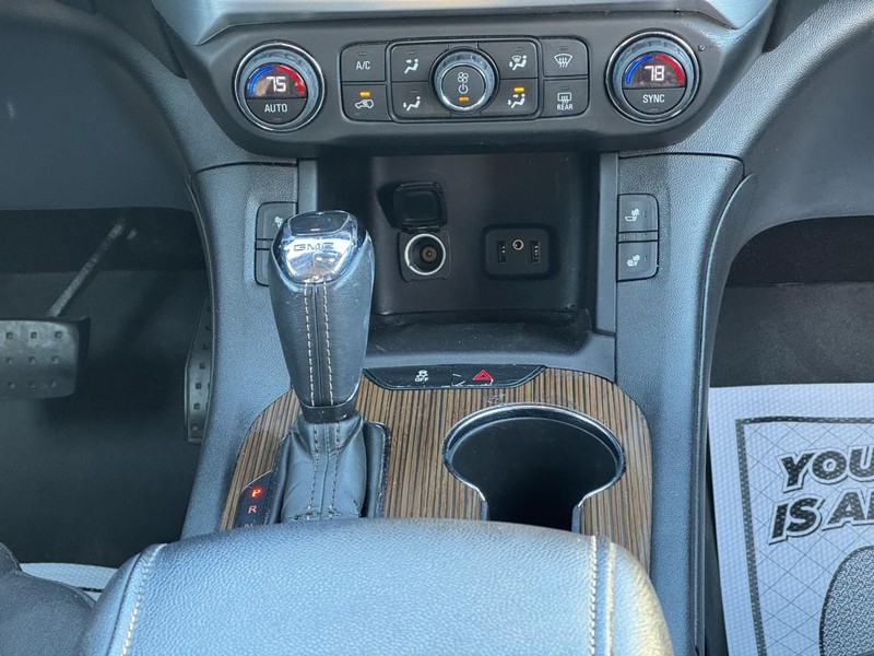 GMC Acadia Vehicle Image 14