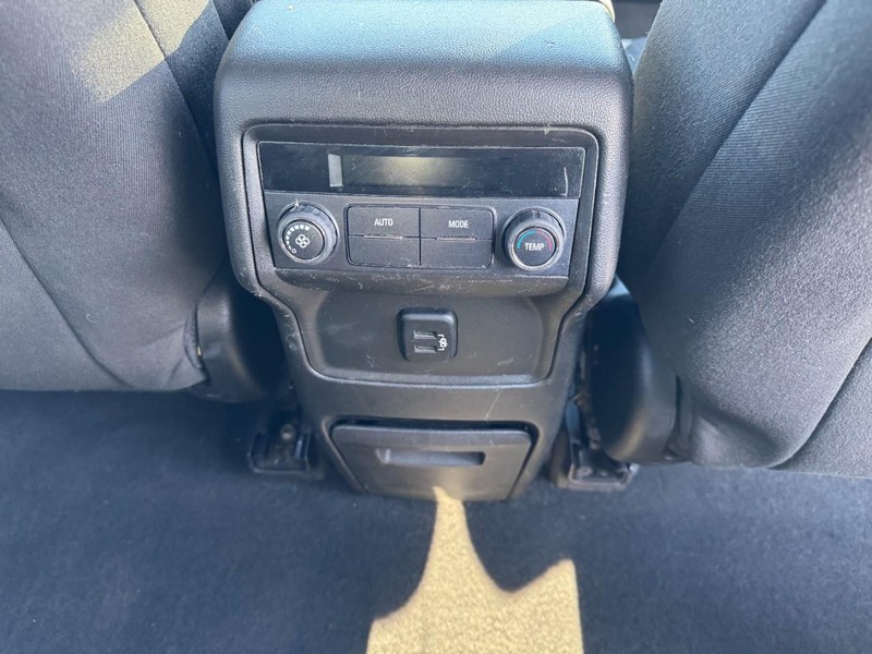 GMC Acadia Vehicle Image 16