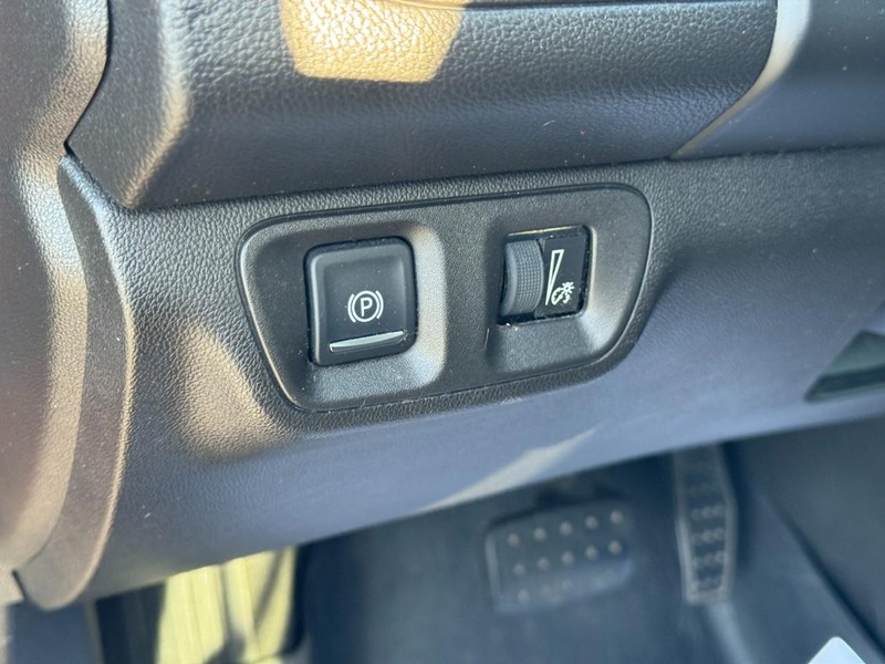 GMC Acadia Vehicle Image 17