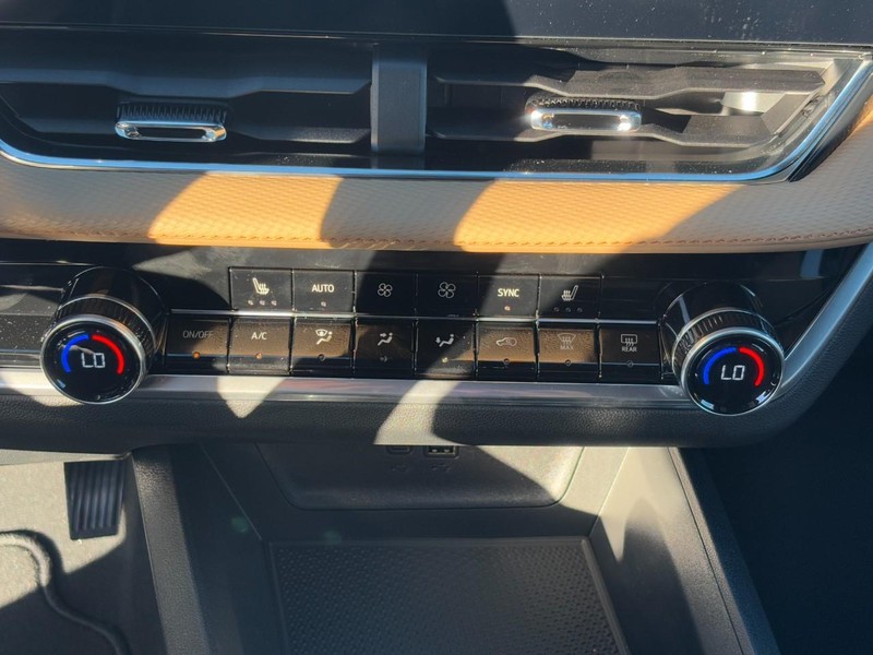 Chevrolet Equinox Vehicle Image 17