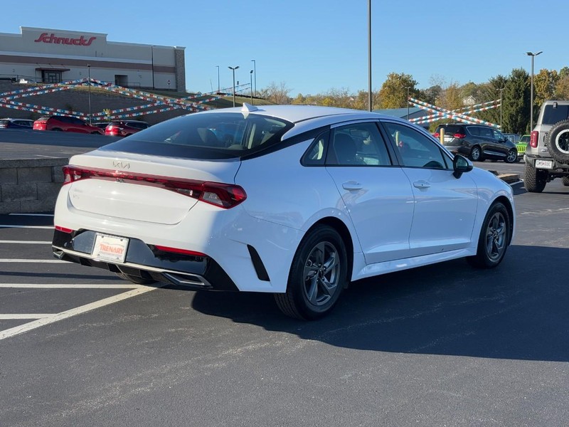 Kia K5 Vehicle Image 03