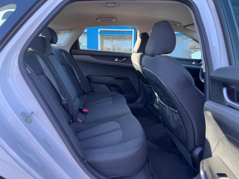 Kia K5 Vehicle Image 10