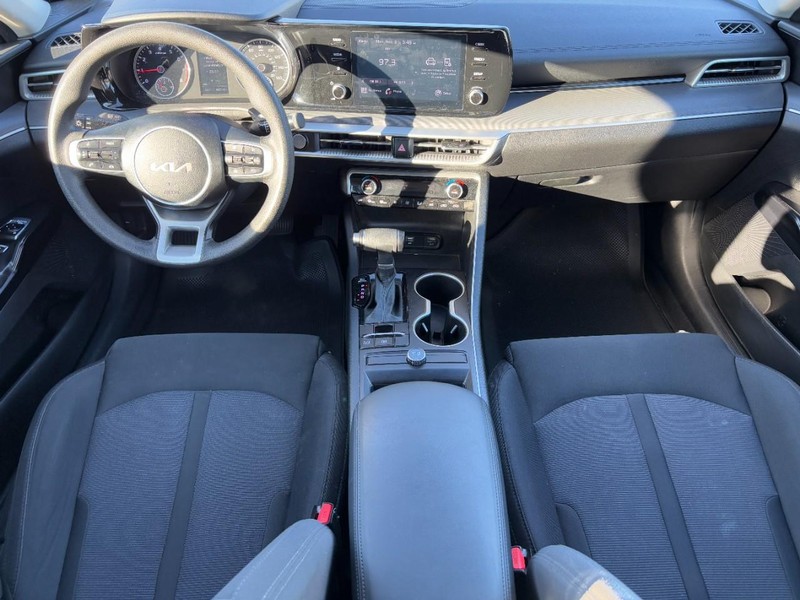 Kia K5 Vehicle Image 11