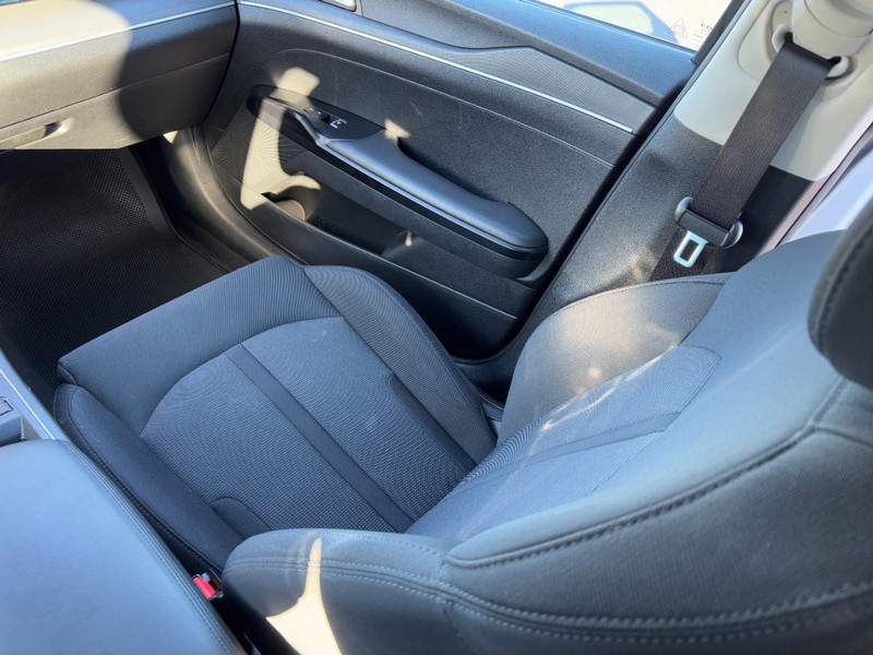 Kia K5 Vehicle Image 15