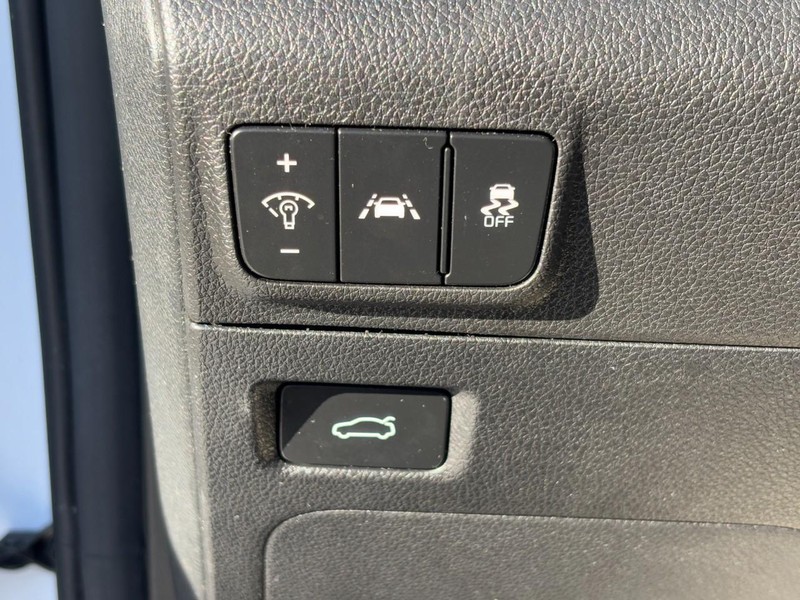 Kia K5 Vehicle Image 16