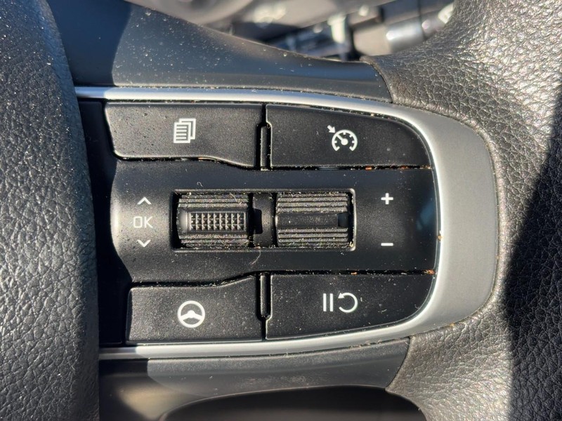 Kia K5 Vehicle Image 18