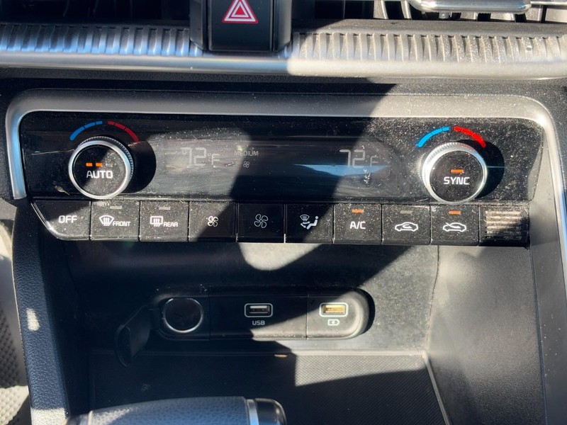 Kia K5 Vehicle Image 22