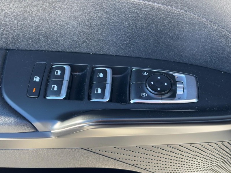 Kia K5 Vehicle Image 23