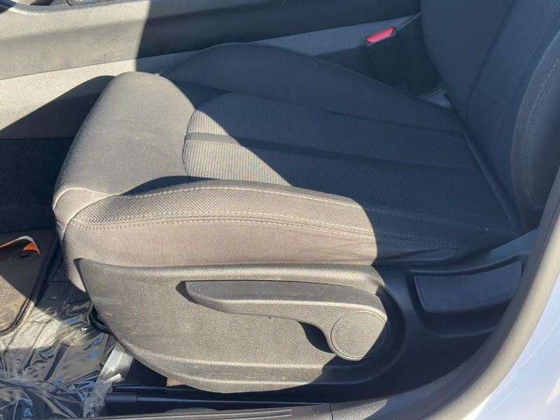 Kia K5 Vehicle Image 24