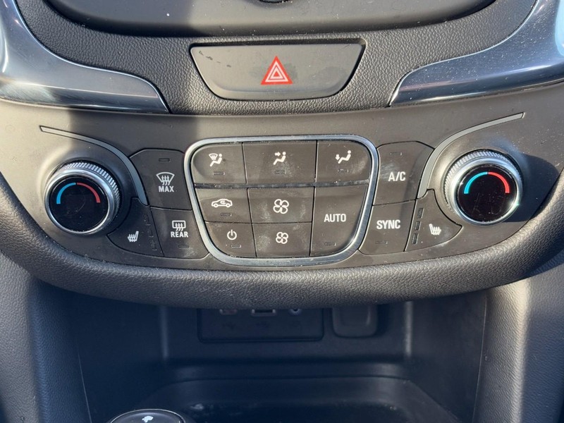 Chevrolet Equinox Vehicle Image 14