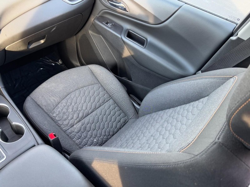 Chevrolet Equinox Vehicle Image 15